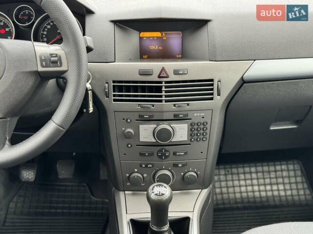 Синий Опель Астра, объемом двигателя 1.6 л и пробегом 173 тыс. км за 5300 $, фото 24 на Automoto.ua