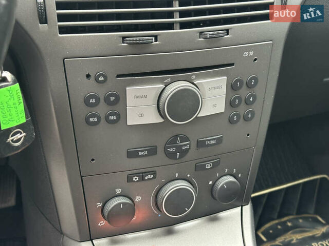 Синий Опель Астра, объемом двигателя 1.8 л и пробегом 276 тыс. км за 5999 $, фото 31 на Automoto.ua