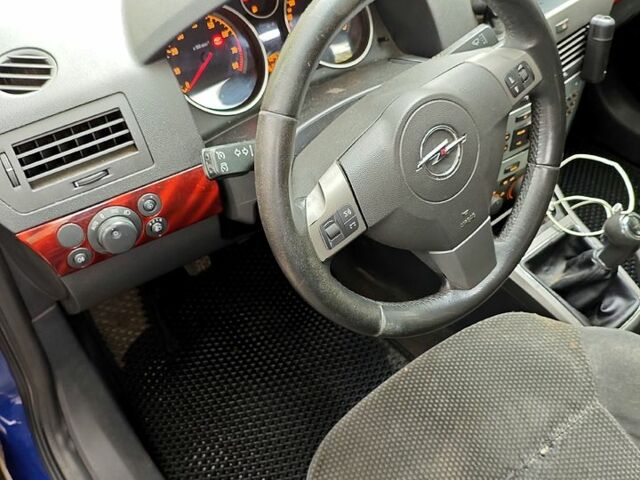 Опель Астра 2005 у Черкасах на Automoto.ua Синій Опель Астра, об'ємом двигуна 1.8 л та пробігом 275 тис. км за 4300 $, фото 4 на Automoto.ua