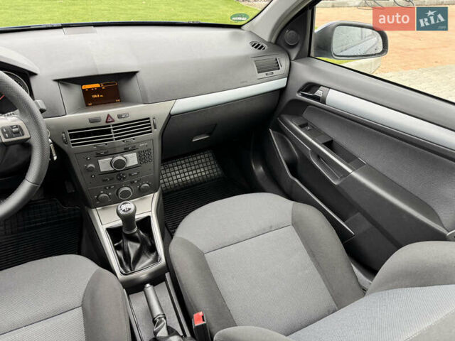 Синий Опель Астра, объемом двигателя 1.6 л и пробегом 173 тыс. км за 5400 $, фото 21 на Automoto.ua