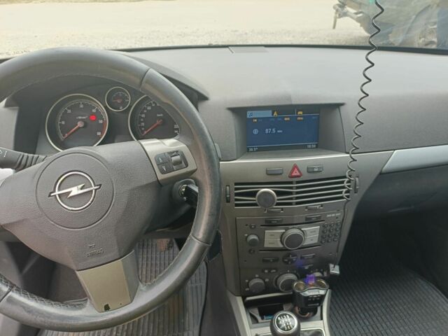 Синий Опель Астра, объемом двигателя 1.9 л и пробегом 340 тыс. км за 3200 $, фото 5 на Automoto.ua