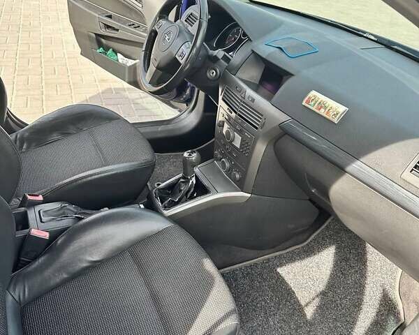 Синий Опель Астра, объемом двигателя 1.7 л и пробегом 280 тыс. км за 4800 $, фото 17 на Automoto.ua