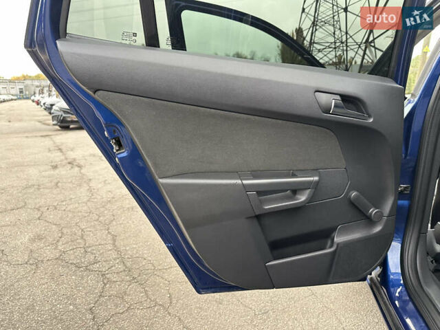 Синий Опель Астра, объемом двигателя 1.8 л и пробегом 276 тыс. км за 5999 $, фото 16 на Automoto.ua