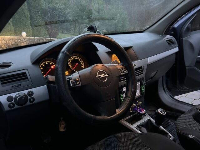 Синий Опель Астра, объемом двигателя 1.6 л и пробегом 292 тыс. км за 4250 $, фото 11 на Automoto.ua