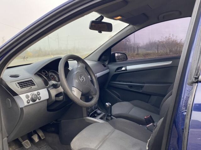 Синий Опель Астра, объемом двигателя 1.7 л и пробегом 313 тыс. км за 2000 $, фото 4 на Automoto.ua