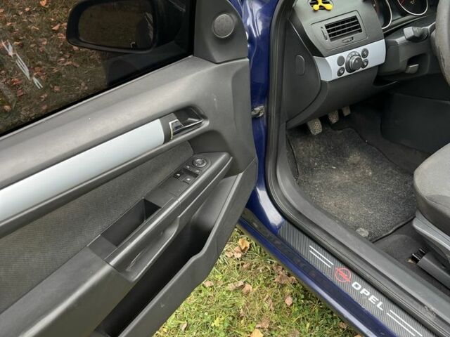 Синий Опель Астра, объемом двигателя 1.7 л и пробегом 317 тыс. км за 2000 $, фото 6 на Automoto.ua