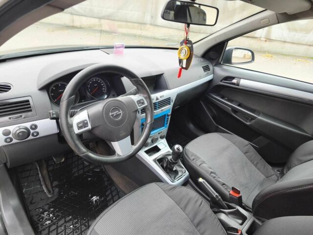 Синий Опель Астра, объемом двигателя 1.7 л и пробегом 339 тыс. км за 4200 $, фото 9 на Automoto.ua