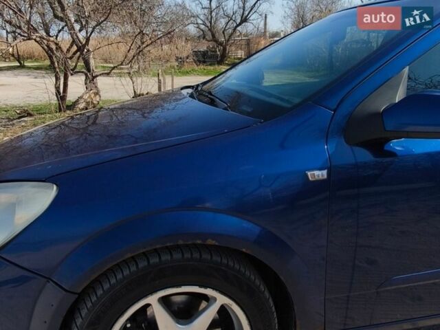 Синий Опель Астра, объемом двигателя 1.7 л и пробегом 326 тыс. км за 4000 $, фото 1 на Automoto.ua