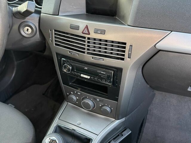 Синий Опель Астра, объемом двигателя 1.6 л и пробегом 217 тыс. км за 5550 $, фото 6 на Automoto.ua