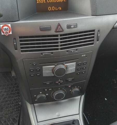 Синий Опель Астра, объемом двигателя 1.6 л и пробегом 188 тыс. км за 4600 $, фото 4 на Automoto.ua