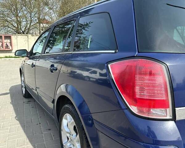 Синий Опель Астра, объемом двигателя 1.7 л и пробегом 280 тыс. км за 4800 $, фото 4 на Automoto.ua