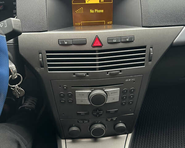 Синий Опель Астра, объемом двигателя 1.91 л и пробегом 288 тыс. км за 4600 $, фото 29 на Automoto.ua