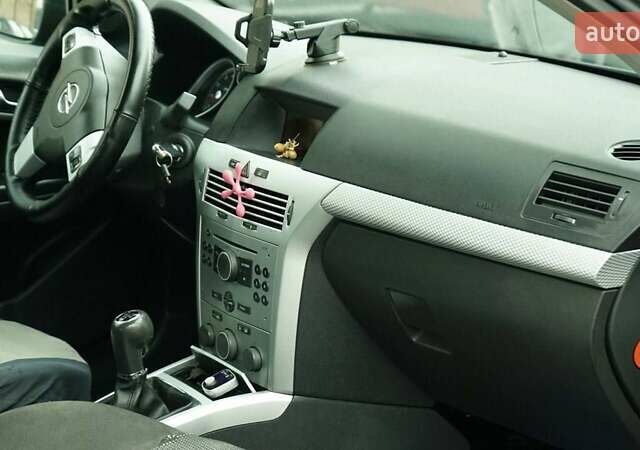 Синий Опель Астра, объемом двигателя 1.6 л и пробегом 240 тыс. км за 3799 $, фото 8 на Automoto.ua