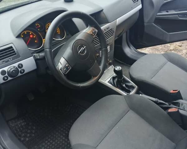 Синий Опель Астра, объемом двигателя 1.91 л и пробегом 297 тыс. км за 4200 $, фото 2 на Automoto.ua