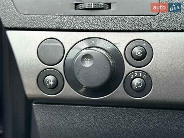 Синій Опель Астра, об'ємом двигуна 1.9 л та пробігом 268 тис. км за 4300 $, фото 18 на Automoto.ua