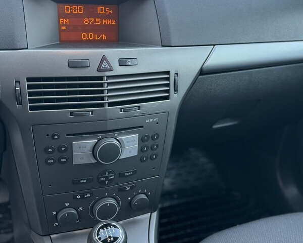 Синий Опель Астра, объемом двигателя 1.6 л и пробегом 232 тыс. км за 4600 $, фото 12 на Automoto.ua