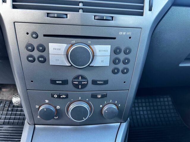 Синий Опель Астра, объемом двигателя 1.9 л и пробегом 300 тыс. км за 3900 $, фото 18 на Automoto.ua