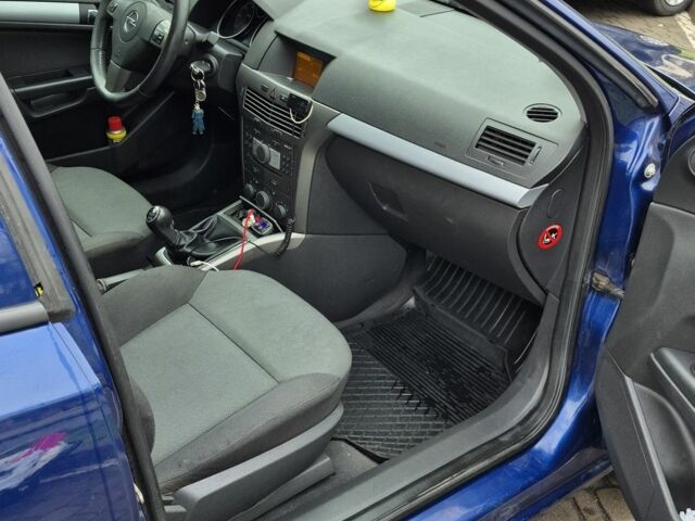 Синий Опель Астра, объемом двигателя 1.9 л и пробегом 277 тыс. км за 4400 $, фото 6 на Automoto.ua