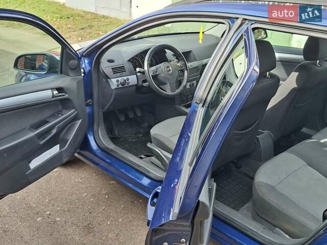 Синий Опель Астра, объемом двигателя 1.69 л и пробегом 235 тыс. км за 4100 $, фото 2 на Automoto.ua