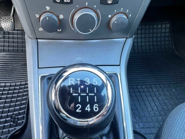 Синий Опель Астра, объемом двигателя 1.9 л и пробегом 300 тыс. км за 3900 $, фото 19 на Automoto.ua