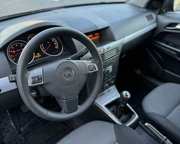 Синий Опель Астра, объемом двигателя 1.6 л и пробегом 232 тыс. км за 4600 $, фото 23 на Automoto.ua