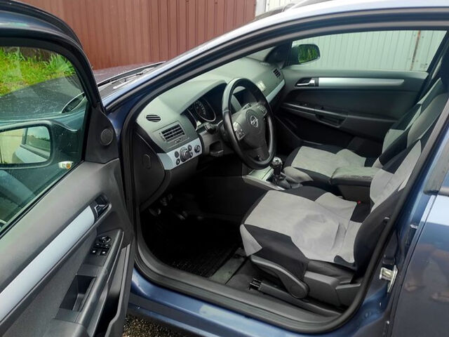 Синий Опель Астра, объемом двигателя 1.4 л и пробегом 375 тыс. км за 4100 $, фото 4 на Automoto.ua