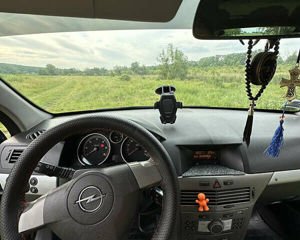 Синий Опель Астра, объемом двигателя 1.69 л и пробегом 330 тыс. км за 3900 $, фото 7 на Automoto.ua