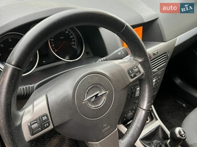 Синий Опель Астра, объемом двигателя 1.91 л и пробегом 390 тыс. км за 4300 $, фото 3 на Automoto.ua