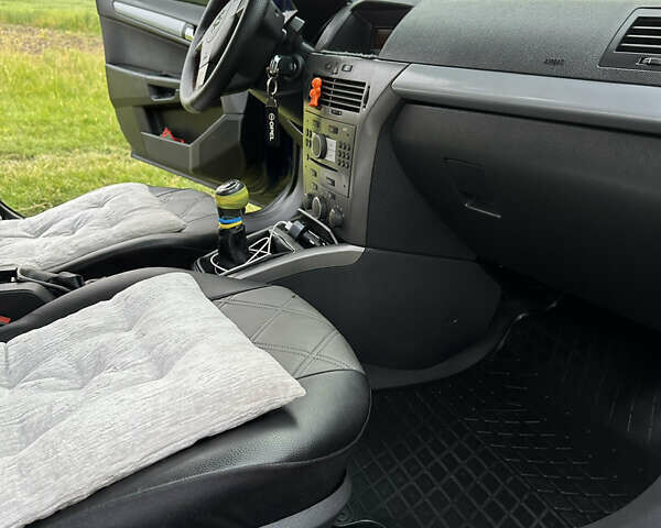 Синий Опель Астра, объемом двигателя 1.69 л и пробегом 330 тыс. км за 3900 $, фото 6 на Automoto.ua