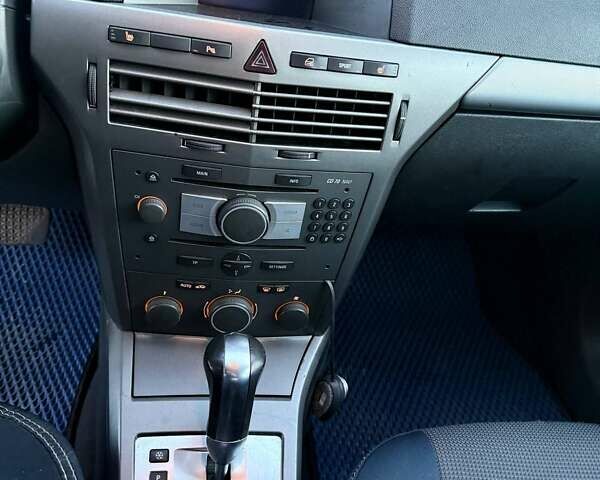 Синий Опель Астра, объемом двигателя 1.91 л и пробегом 410 тыс. км за 4150 $, фото 7 на Automoto.ua