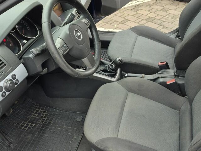 Синий Опель Астра, объемом двигателя 1.9 л и пробегом 277 тыс. км за 4400 $, фото 4 на Automoto.ua