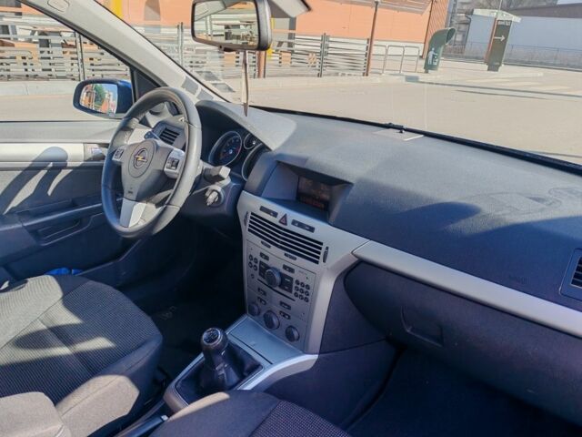 Синий Опель Астра, объемом двигателя 1.8 л и пробегом 234 тыс. км за 5400 $, фото 22 на Automoto.ua