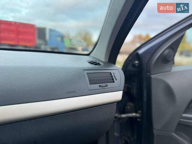 Синий Опель Астра, объемом двигателя 1.6 л и пробегом 260 тыс. км за 5750 $, фото 48 на Automoto.ua