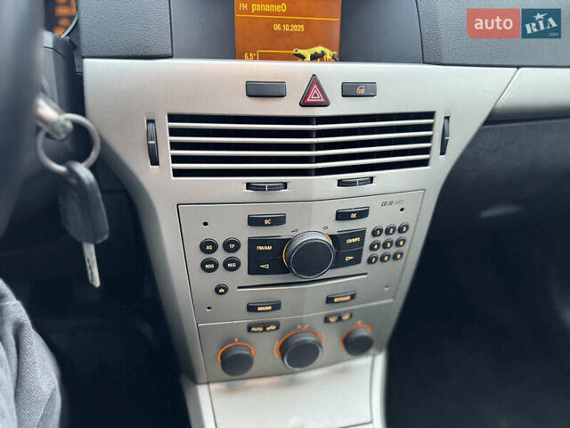 Синий Опель Астра, объемом двигателя 1.6 л и пробегом 260 тыс. км за 5750 $, фото 22 на Automoto.ua