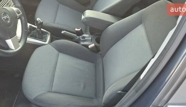 Синий Опель Астра, объемом двигателя 1.6 л и пробегом 250 тыс. км за 5400 $, фото 5 на Automoto.ua