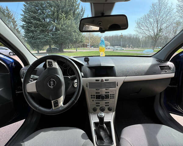 Синий Опель Астра, объемом двигателя 1.6 л и пробегом 245 тыс. км за 4800 $, фото 7 на Automoto.ua