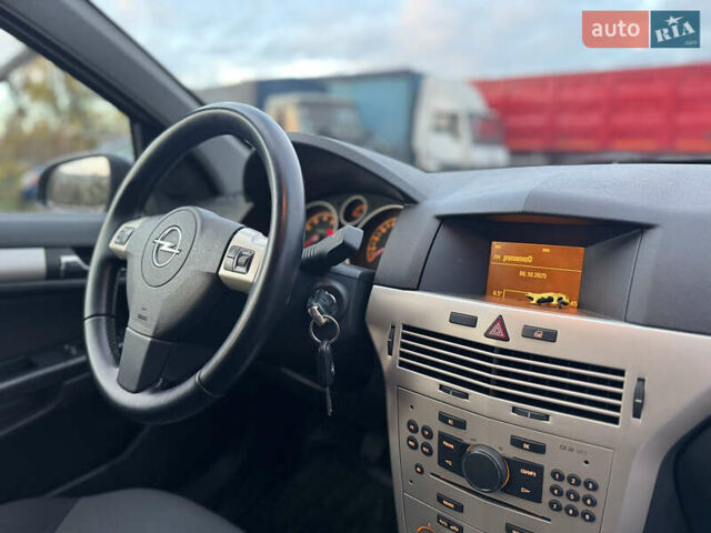 Синий Опель Астра, объемом двигателя 1.6 л и пробегом 260 тыс. км за 5750 $, фото 45 на Automoto.ua