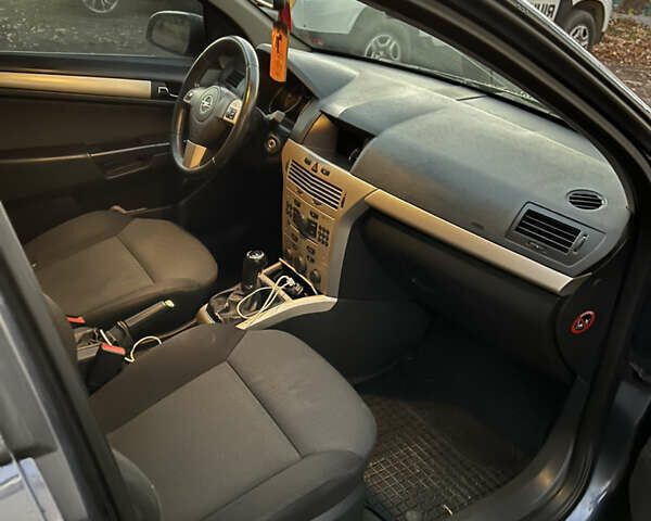 Синий Опель Астра, объемом двигателя 1.91 л и пробегом 237 тыс. км за 5300 $, фото 8 на Automoto.ua