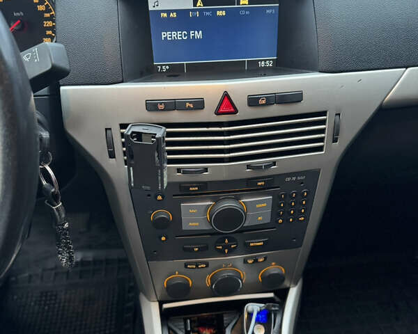 Синий Опель Астра, объемом двигателя 1.6 л и пробегом 304 тыс. км за 5400 $, фото 57 на Automoto.ua