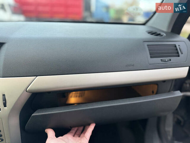 Синий Опель Астра, объемом двигателя 1.6 л и пробегом 260 тыс. км за 5750 $, фото 47 на Automoto.ua