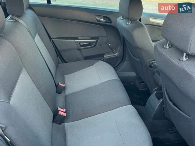 Синий Опель Астра, объемом двигателя 0 л и пробегом 265 тыс. км за 5600 $, фото 18 на Automoto.ua