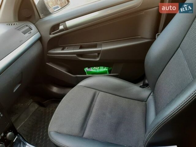 Синий Опель Астра, объемом двигателя 1.25 л и пробегом 298 тыс. км за 5100 $, фото 7 на Automoto.ua