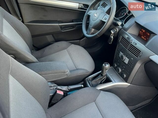 Синий Опель Астра, объемом двигателя 0 л и пробегом 265 тыс. км за 5600 $, фото 17 на Automoto.ua