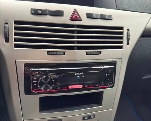 Синій Опель Астра, об'ємом двигуна 1.69 л та пробігом 274 тис. км за 5900 $, фото 20 на Automoto.ua