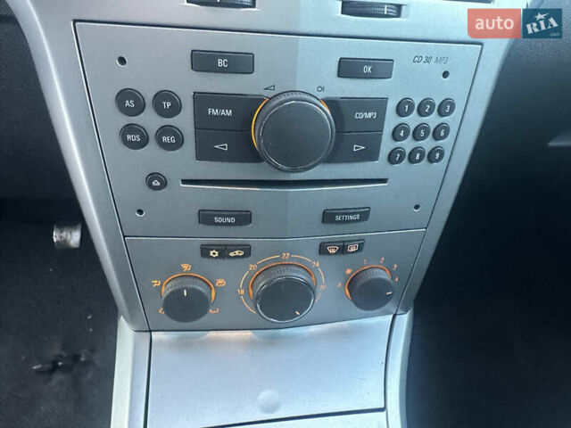 Синий Опель Астра, объемом двигателя 1.8 л и пробегом 230 тыс. км за 4950 $, фото 30 на Automoto.ua