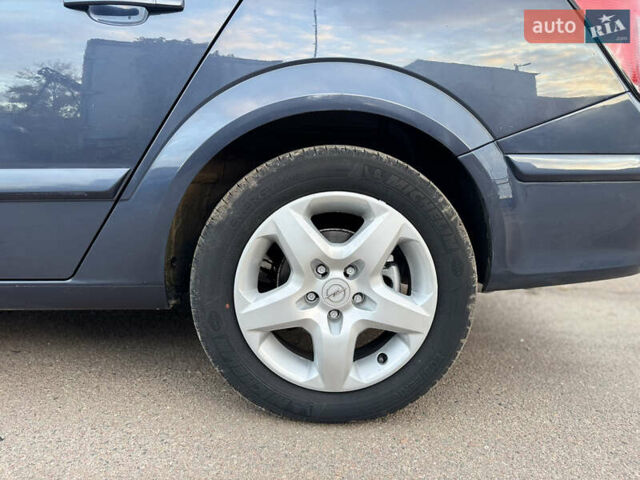 Синий Опель Астра, объемом двигателя 1.6 л и пробегом 260 тыс. км за 5750 $, фото 52 на Automoto.ua