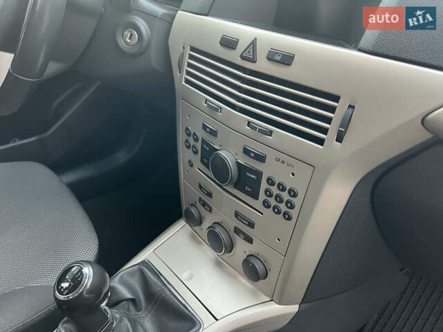 Синий Опель Астра, объемом двигателя 1.69 л и пробегом 354 тыс. км за 5000 $, фото 18 на Automoto.ua