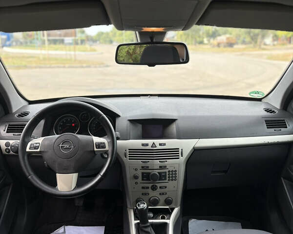 Синий Опель Астра, объемом двигателя 1.6 л и пробегом 240 тыс. км за 5400 $, фото 11 на Automoto.ua