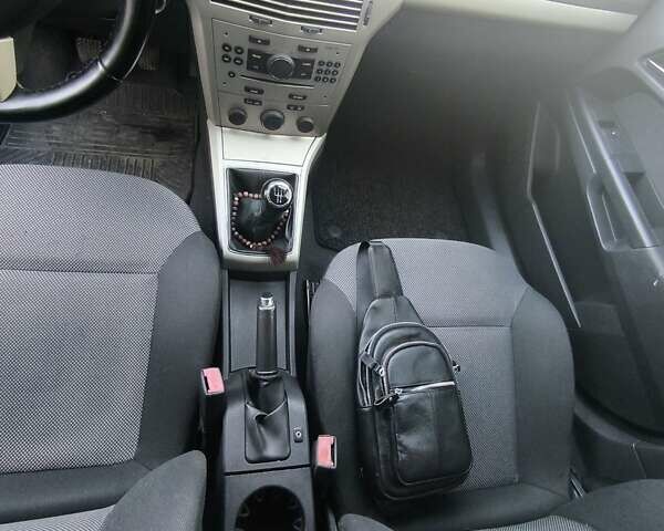 Синий Опель Астра, объемом двигателя 1.6 л и пробегом 237 тыс. км за 4800 $, фото 12 на Automoto.ua