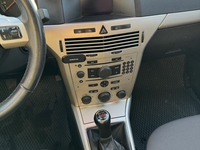 Синий Опель Астра, объемом двигателя 1.7 л и пробегом 318 тыс. км за 5350 $, фото 13 на Automoto.ua